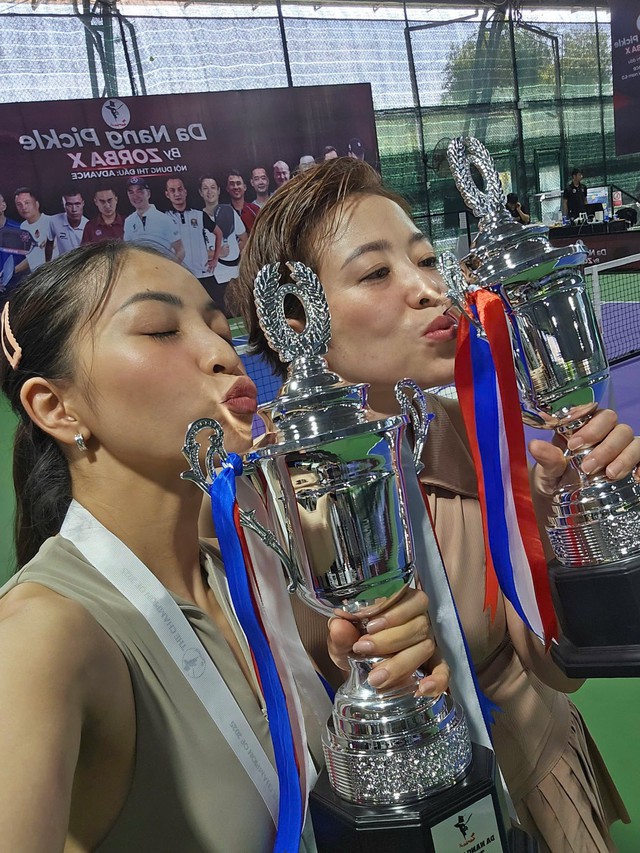 "Mối tình năm 17 tuổi" hot nhất làng bóng khoe visual trắng phát sáng, 2 lần vô địch pickleball trong 2 tháng- Ảnh 2.