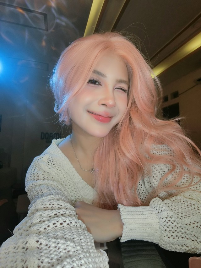 Chẳng diện đồ hở bạo, nữ streamer vẫn khiến fan nam ngẩn ngơ, ví như Seraphine đời thực- Ảnh 6. Chẳng diện đồ hở bạo, nữ streamer vẫn khiến fan nam ngẩn ngơ, ví như Seraphine đời thực- Ảnh 6.