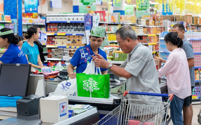 Hàng ngàn gia đình Việt đến Co.opmart trải nghiệm đại sứ xanh- Ảnh 1.
