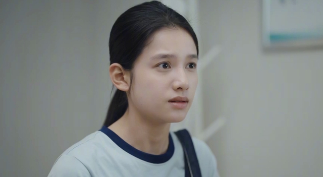 Phim ngôn tình bị chê nhiều nhất hiện tại: Nam chính "mặt như yên xe đạp", nữ chính càng nhìn càng thấy chướng mắt- Ảnh 1.