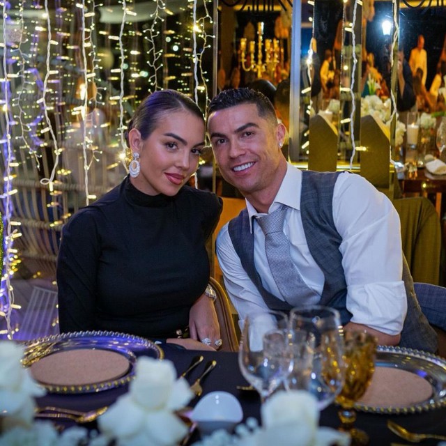 Lộ ảnh đám cưới bí mật của Ronaldo và bạn gái nổi tiếng- Ảnh 2.