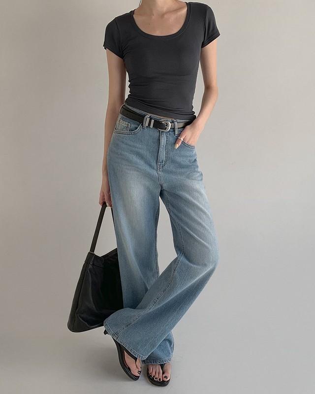 Hè mặc quần jeans sợ nóng, nàng ghim ngay 10 cách diện jeans ống rộng vừa mát vừa sành điệu- Ảnh 4.