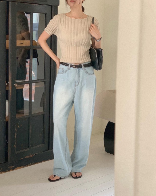 Hè mặc quần jeans sợ nóng, nàng ghim ngay 10 cách diện jeans ống rộng vừa mát vừa sành điệu- Ảnh 3.