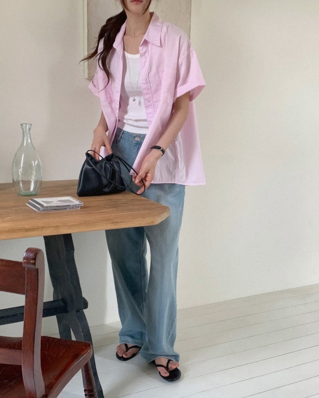 Hè mặc quần jeans sợ nóng, nàng ghim ngay 10 cách diện jeans ống rộng vừa mát vừa sành điệu- Ảnh 1.
