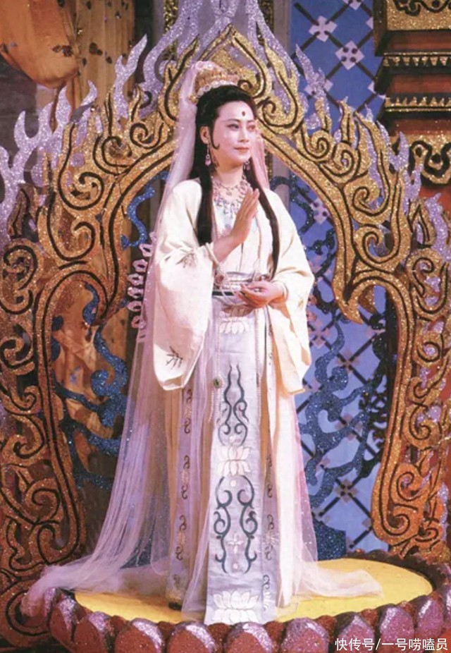 “Quan Âm Bồ Tát” được công chúng quỳ lạy, thờ cúng liên tục gặp chuyện lạ - Ảnh 3.