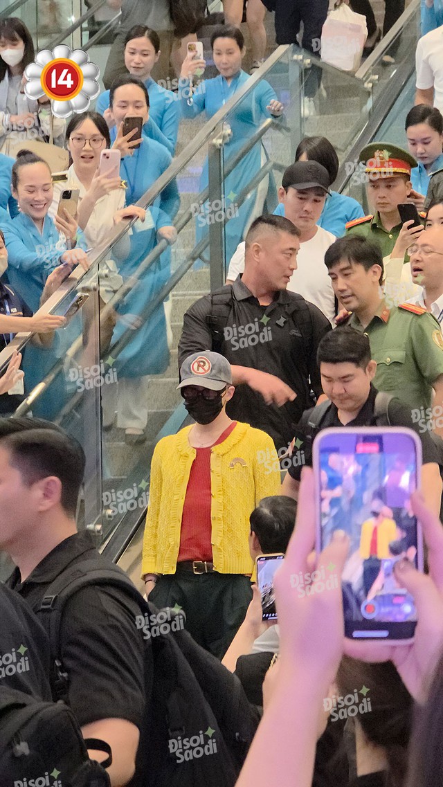 Chùm ảnh fan Việt viral ra MXH quốc tế: Bé áo hồng có kinh nghiệm đu G-Dragon từ năm 1 tuổi chiếm trọn spotlight!- Ảnh 2.