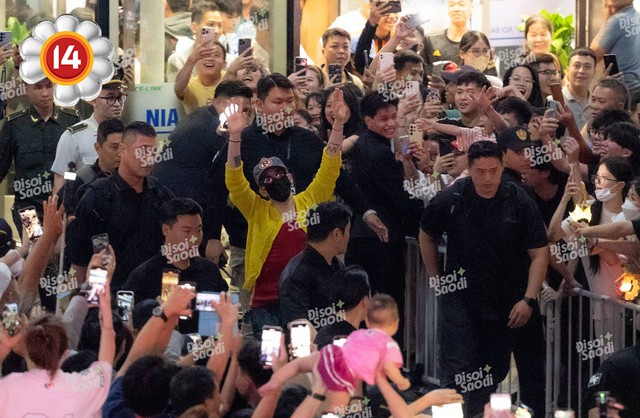 Chùm ảnh fan Việt viral ra MXH quốc tế: Bé áo hồng có kinh nghiệm đu G-Dragon từ năm 1 tuổi chiếm trọn spotlight!- Ảnh 6.
