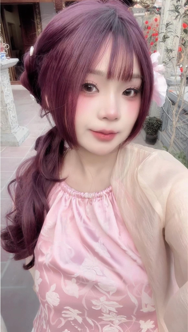 Nữ cosplayer "lột xác", mặt mộc còn gây ngỡ ngàng hơn nữa- Ảnh 12. Nữ cosplayer "lột xác", mặt mộc còn gây ngỡ ngàng hơn nữa- Ảnh 12.