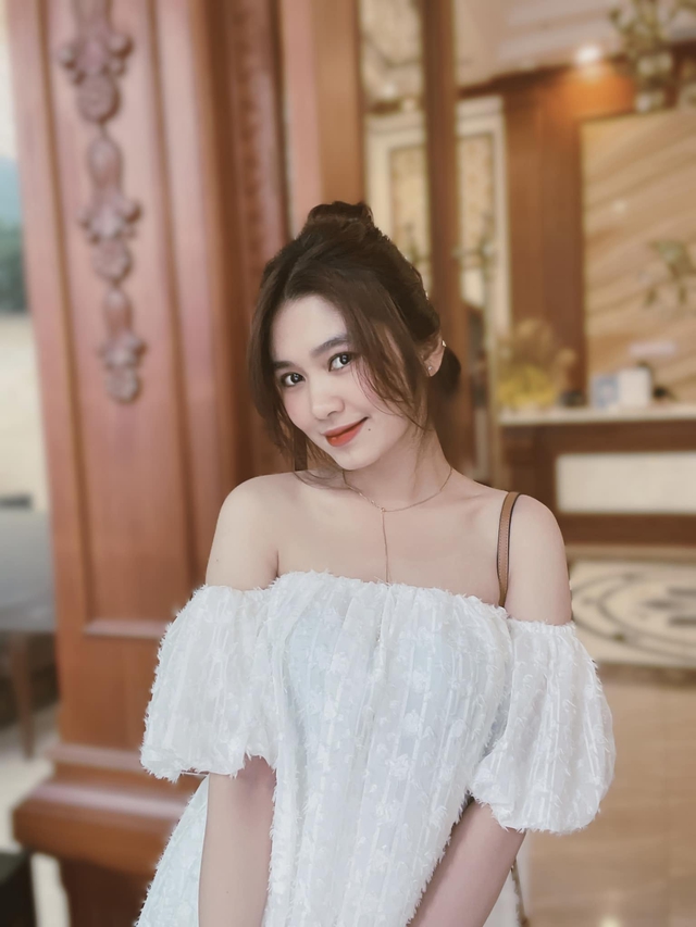 Hotgirl ngân hàng tình tứ bên “nam thần” U23 Việt Nam, visual phát sáng, body mẹ bỉm vẫn đỉnh không kém thời son rỗi- Ảnh 5.