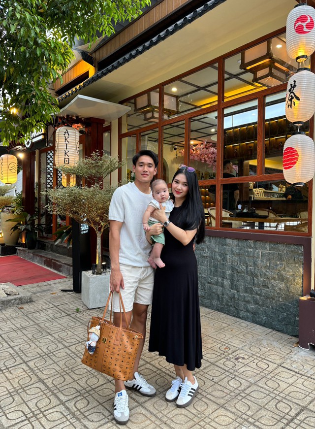 Hotgirl ngân hàng tình tứ bên “nam thần” U23 Việt Nam, visual phát sáng, body mẹ bỉm vẫn đỉnh không kém thời son rỗi- Ảnh 3.