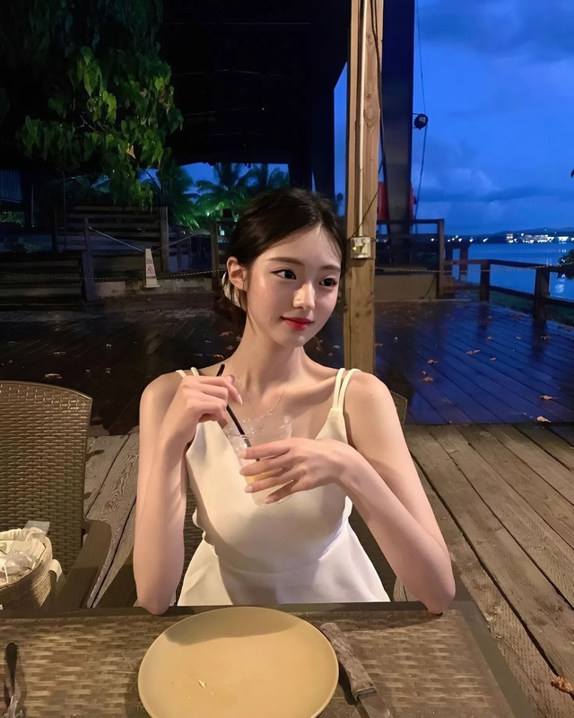Uống thứ 4.000 đồng/bịch: da sáng mịn, tóc bớt gãy rụng trông thấy- Ảnh 1.