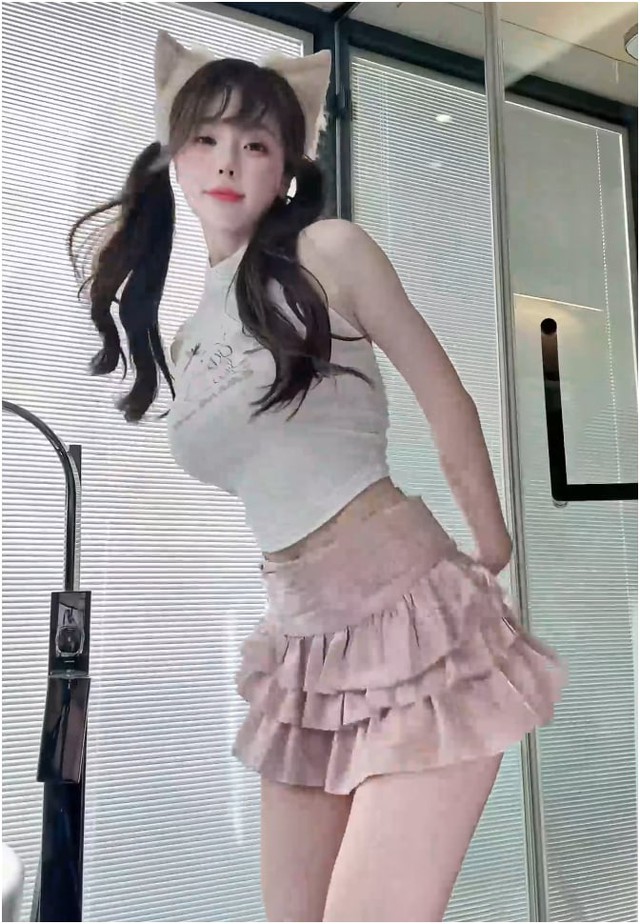 Các hot girl tung "trend" mới, anh em game thủ hoa mắt, khó tìm giây phút bình yên- Ảnh 3. Các hot girl tung "trend" mới, anh em game thủ hoa mắt, khó tìm giây phút bình yên- Ảnh 3.