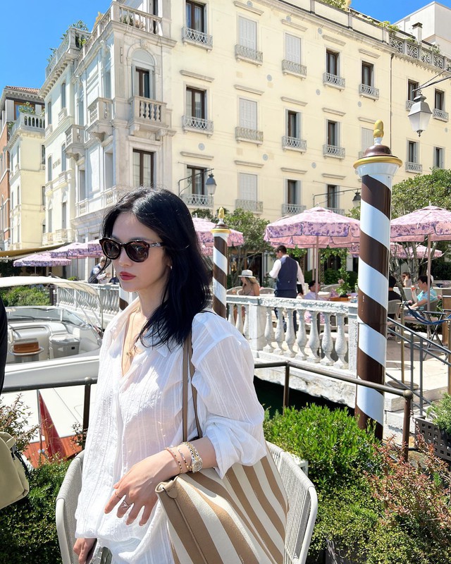 Song Hye Kyo mới có loạt outfit đi du lịch siêu trẻ và đẹp, phụ nữ trên 40 tuổi học theo là quá hợp- Ảnh 7.