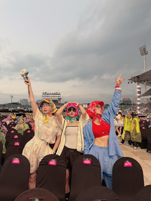 1 Chị đẹp đổ bệnh sau hàng tiếng dầm mưa quẩy trong show của G-Dragon- Ảnh 3.