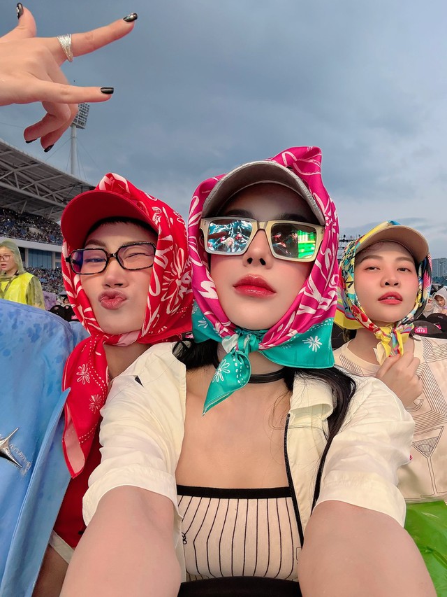 1 Chị đẹp đổ bệnh sau hàng tiếng dầm mưa quẩy trong show của G-Dragon- Ảnh 2.