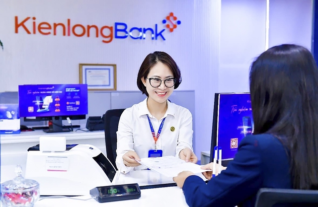ĐỪNG BỎ QUA: Nhiều ngân hàng thông báo tăng phí dịch vụ, chủ thẻ cần lưu tâm!- Ảnh 3.
