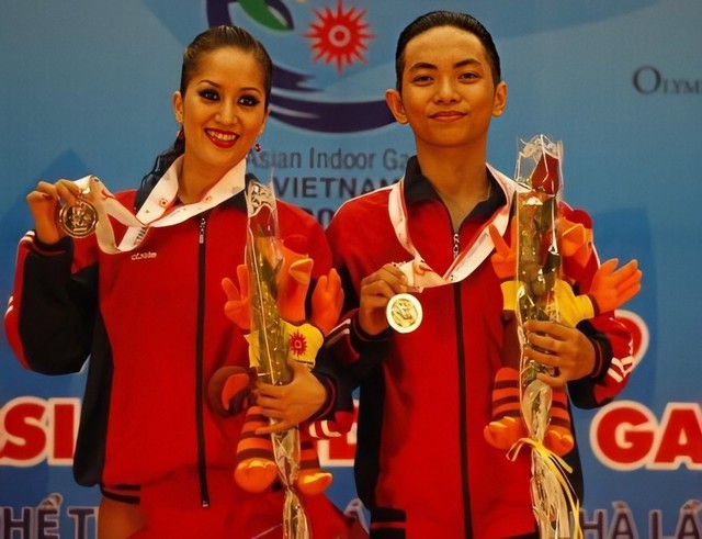 Năm Phan Hiển chào đời Khánh Thi đã vào trường múa, chàng trai 17 tuổi cưa đổ "chị đại" và hàng loạt drama ra đời- Ảnh 1.