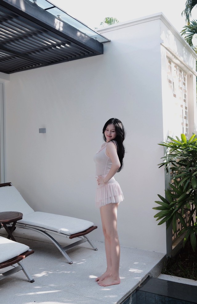 Nàng WAG được khen xinh nhất làng bóng Việt là cô chủ nổi tiếng, khoe chân dài nuột nà, mẹ một con visual cực phẩm- Ảnh 1.