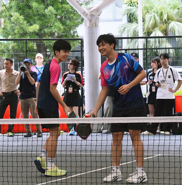 Hiện tượng Pickleball 17 tuổi Tống Nhật Minh: Từng bị ép cầm vợt mà giờ "quật ngã" cả top 2 châu Á- Ảnh 7. Hiện tượng Pickleball 17 tuổi Tống Nhật Minh: Từng bị ép cầm vợt mà giờ "quật ngã" cả top 2 châu Á- Ảnh 7.