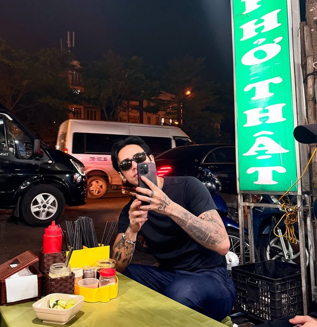 Trai đẹp khiến Mỹ Đình phát cuồng mê foodtour Hà Nội đến nỗi “không chịu về nước”- Ảnh 3. Trai đẹp khiến Mỹ Đình phát cuồng mê foodtour Hà Nội đến nỗi “không chịu về nước”- Ảnh 3.