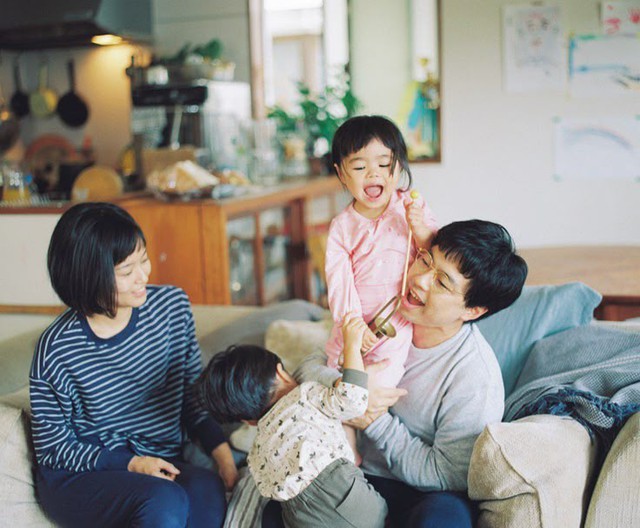 Nuôi con IQ cao không khó: 3 việc bố mẹ nên làm mỗi ngày từ khi trẻ còn sơ sinh- Ảnh 1. Nuôi con IQ cao không khó: 3 việc bố mẹ nên làm mỗi ngày từ khi trẻ còn sơ sinh- Ảnh 1.