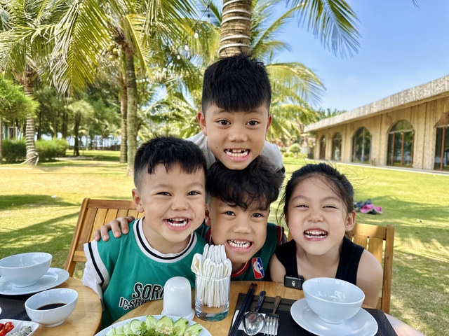 Ông bố và 4 con quẩy tung chương trình Ông bố và 4 con quẩy tung chương trình