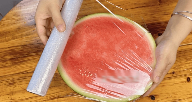 Dưa hấu ăn thừa mà cho tủ lạnh dễ là “toang”, bảo quản cách này mới không nhiễm khuẩn- Ảnh 2.