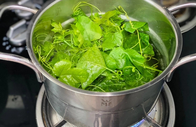 Loại rau mọc bờ rào nay "lên đời" thành đặc sản, vừa ngon bổ vừa dễ trồng tại nhà- Ảnh 3.