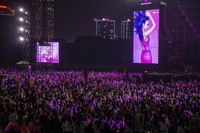 Concert nội địa đến D-8, chi hàng triệu đến chục triệu đồng đu G-Dragon, BLACKPINK vẫn hết vé - Fan Việt dạo này giàu quá!- Ảnh 6.