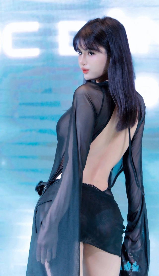 Nữ TikToker tự nhận nữ hoàng nội y thế hệ mới, không ngại va chạm, nổ "combat" sôi nổi khi bị nói "gọi vốn"- Ảnh 2. Nữ TikToker tự nhận nữ hoàng nội y thế hệ mới, không ngại va chạm, nổ "combat" sôi nổi khi bị nói "gọi vốn"- Ảnh 2.