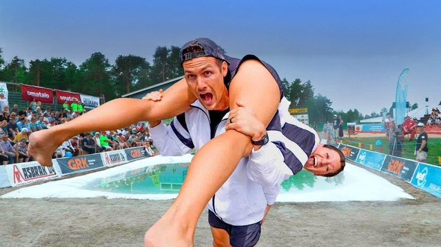 "Cõng vợ" - Môn thể thao khó nhất của đàn ông- Ảnh 1.