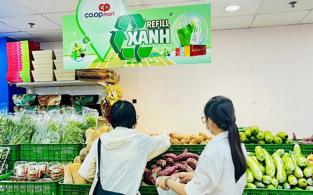 Co.opmart tặng rau củ xanh khi khách hàng mang túi môi trường- Ảnh 1. Co.opmart tặng rau củ xanh khi khách hàng mang túi môi trường- Ảnh 1.