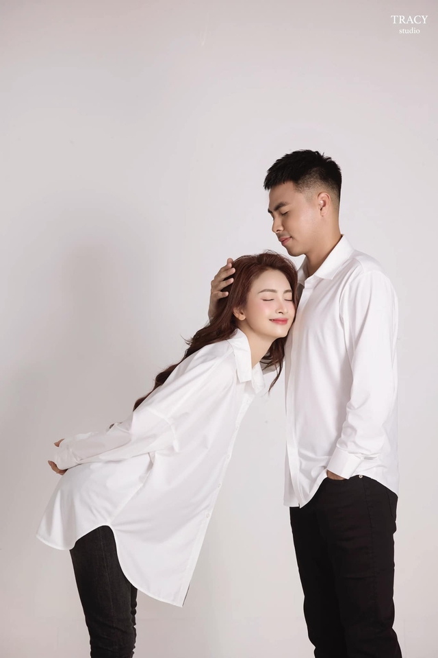 Bắt gặp khoảnh khắc cầu thủ nổi tiếng ôm eo tình tứ MC Huyền Trang Mù Tạt, lộ “hint” có thêm thành viên mới?- Ảnh 5. Bắt gặp khoảnh khắc cầu thủ nổi tiếng ôm eo tình tứ MC Huyền Trang Mù Tạt, lộ “hint” có thêm thành viên mới?- Ảnh 5.