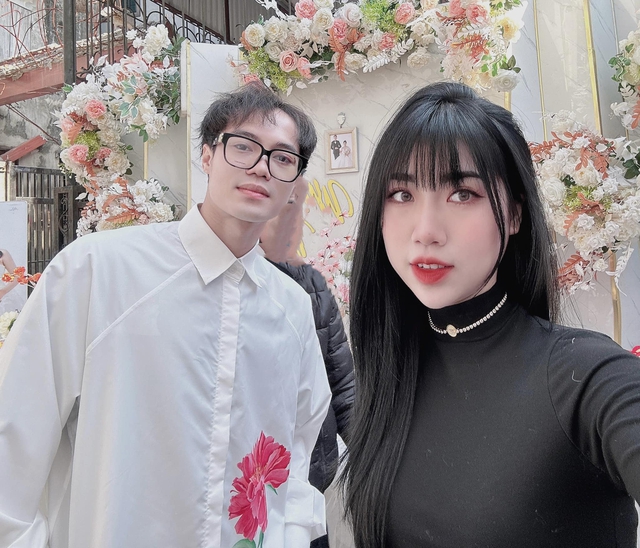 Xôn xao cõi mạng ảnh Hoà Minzy ôm thân thiết mẹ Văn Toàn, có chuyện vui gì đây?- Ảnh 4.