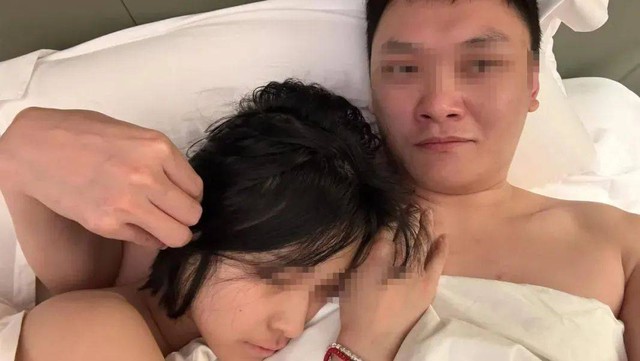 Cựu giám đốc "sở hữu" 200 hợp đồng tình ái với loạt điều khoản quái gở đang gây xôn xao MXH là ai?- Ảnh 1.