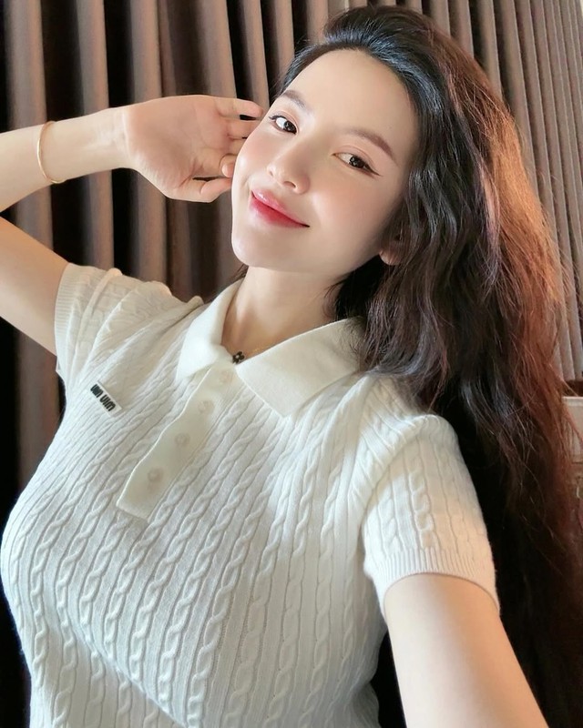 Fanpage Chu Thanh Huyền quảng cáo thổi phồng công dụng: "Trẻ ra chục tuổi", "chống nắng tế bào gốc"?- Ảnh 1. Fanpage Chu Thanh Huyền quảng cáo thổi phồng công dụng: "Trẻ ra chục tuổi", "chống nắng tế bào gốc"?- Ảnh 1.