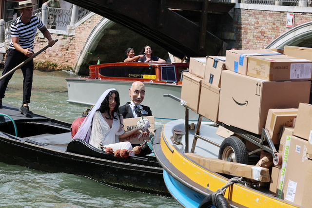 Cập nhật loạt tình tiết "hậu trường" đám cưới của tỷ phú Jeff Bezos và vợ thứ 2: Càng "ngược tâm", càng hot- Ảnh 7.