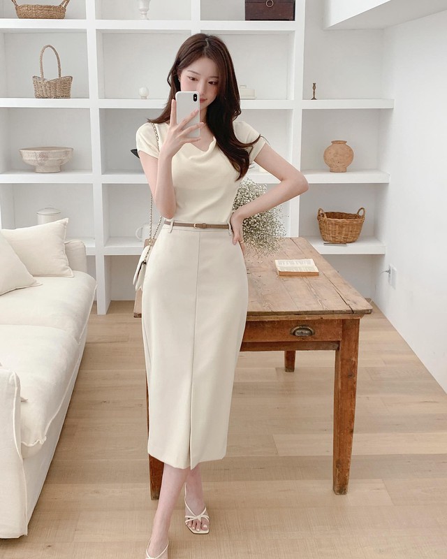 10 bộ cánh tối giản vẫn giúp chị em trở thành hình mẫu mặc đẹp nơi công sở- Ảnh 4.