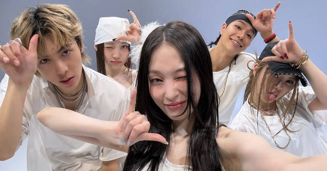 Nhóm nhạc sở hữu ái nữ tài phiệt bị gọi là "hàng nhái"- Ảnh 6.