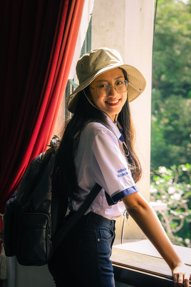 Lộ ảnh thời cấp 3 tự ti, da ngăm đen của Hà Trúc Linh - Hoa hậu Việt Nam: Lên phố "lột xác" quá đỉnh- Ảnh 7.