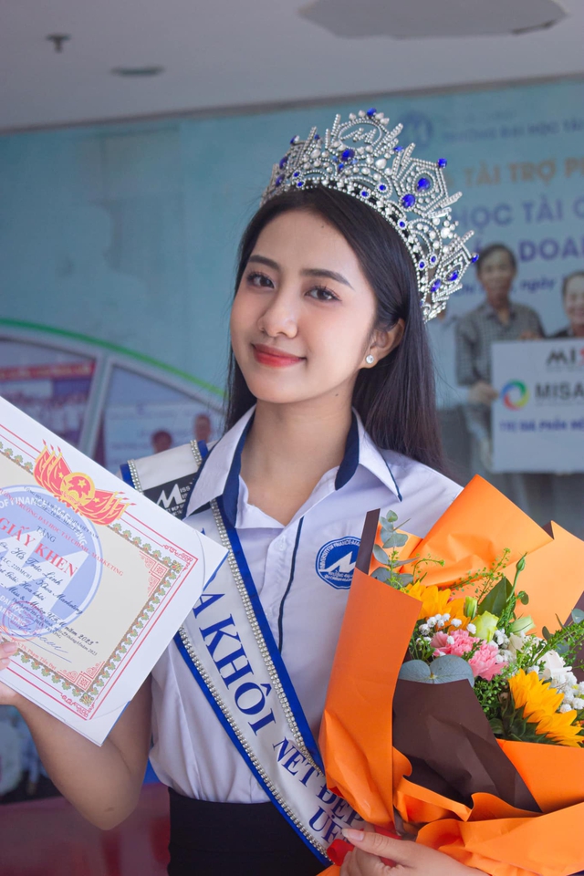 Lộ ảnh thời cấp 3 tự ti, da ngăm đen của Hà Trúc Linh - Hoa hậu Việt Nam: Lên phố "lột xác" quá đỉnh- Ảnh 6.