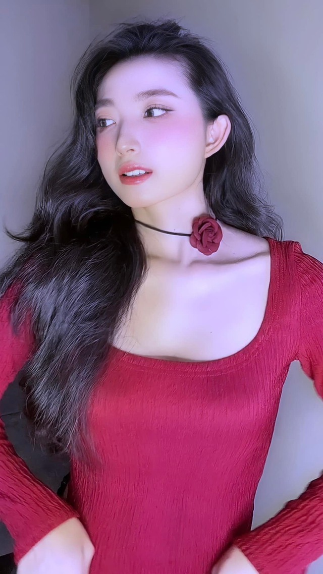 Gái xinh "soán ngôi Tiểu Hý" nhắn nhủ đến fan nam sau màn tâm sự chưa từng có- Ảnh 1. Gái xinh "soán ngôi Tiểu Hý" nhắn nhủ đến fan nam sau màn tâm sự chưa từng có- Ảnh 1.