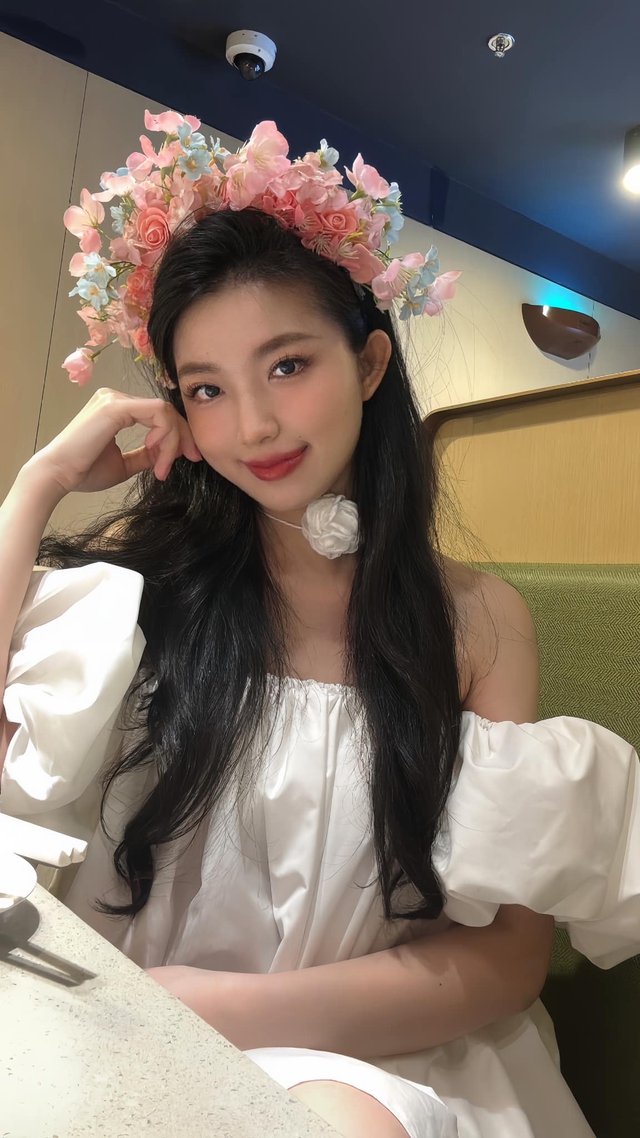 Gái xinh "soán ngôi Tiểu Hý" nhắn nhủ đến fan nam sau màn tâm sự chưa từng có- Ảnh 3. Gái xinh "soán ngôi Tiểu Hý" nhắn nhủ đến fan nam sau màn tâm sự chưa từng có- Ảnh 3.