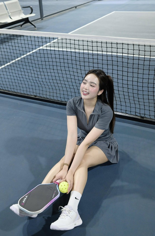 Hot girl pickleball "thả dáng" giữa phố hút triệu lượt xem, có người nhấn "replay" cả chục lần- Ảnh 3.