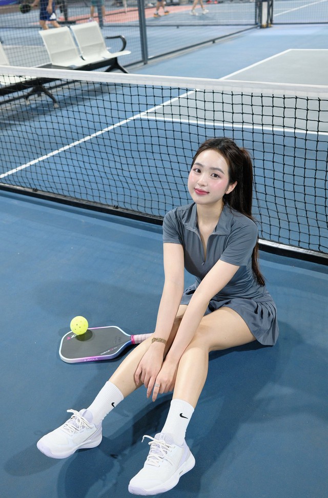 Hot girl pickleball "thả dáng" giữa phố hút triệu lượt xem, có người nhấn "replay" cả chục lần- Ảnh 4.