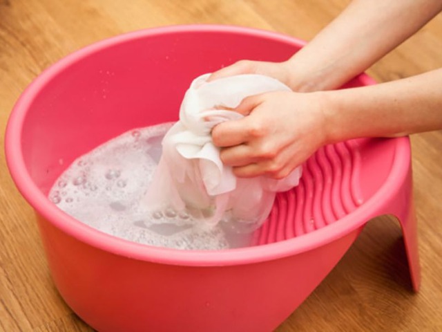 Có 1 loại quần áo bẩn tuyệt đối KHÔNG cho vào máy giặt sấy: Rất dễ cháy nổ, nhiều người vẫn chủ quan!- Ảnh 2.