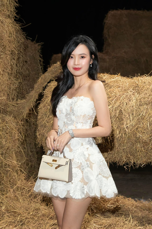 Trước khi được chồng tặng cùng lúc 2 chiếc Birkin tiền tỷ, Midu đã có sẵn bộ sưu tập Hermès khủng- Ảnh 12. Trước khi được chồng tặng cùng lúc 2 chiếc Birkin tiền tỷ, Midu đã có sẵn bộ sưu tập Hermès khủng- Ảnh 12.