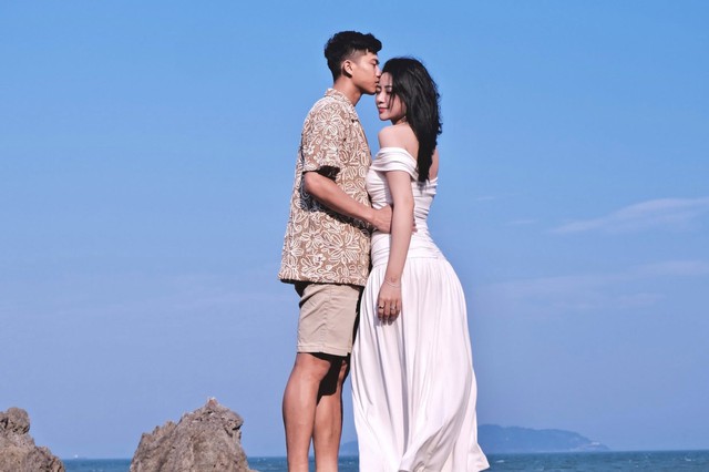 Cuộc sống thật phải "ôm đầu bất lực"phía sau hào nhoáng nhà lầu xe hơi của tiền vệ nổi tiếng và cô chủ khách sạn- Ảnh 5.