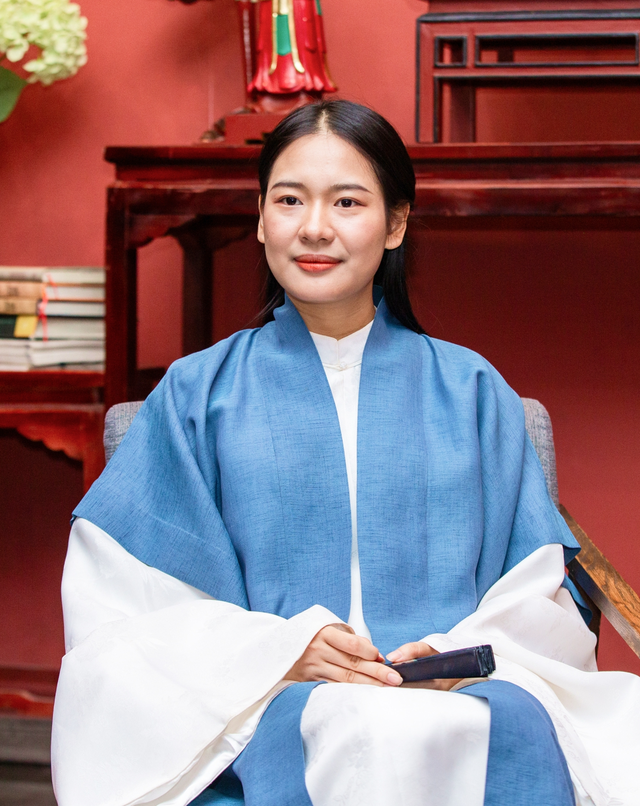 Giao Cùn xin lỗi vì quảng cáo sách có nội dung nhạy cảm, hoàn tiền- Ảnh 1.
