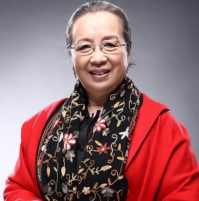 “Dung ma ma” bị công chúng căm ghét, ném trứng thối giờ ra sao?- Ảnh 4. “Dung ma ma” bị công chúng căm ghét, ném trứng thối giờ ra sao?- Ảnh 4.